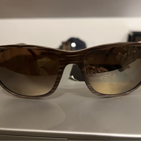 Maui Jim lele kawa polarized sunglasses. - Picture 4 of 4